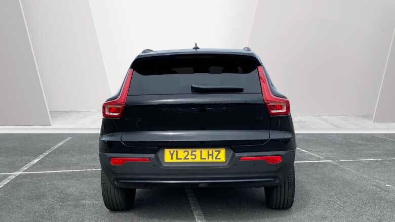 Volvo XC40 2.0 B4P Plus Black Edition 5dr Auto Petrol Estate
